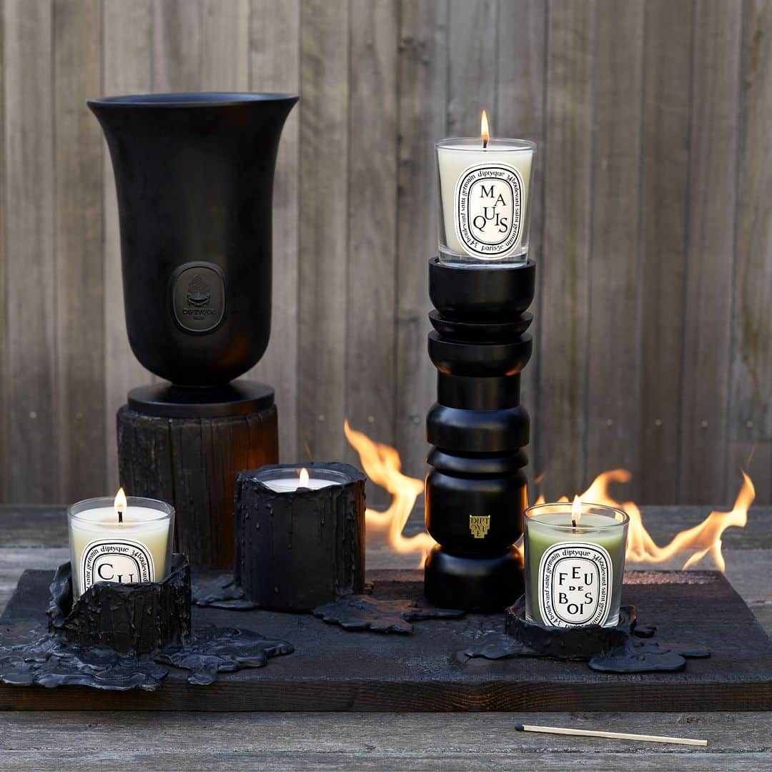 ディプティックのインスタグラム：「The flame reaches up… the smoke swirls. A captivating spectacle, and one that inspired our new decoration collection. Where black becomes a new signature, seen in a new light. #Diptyque #FlameAndSmoke」