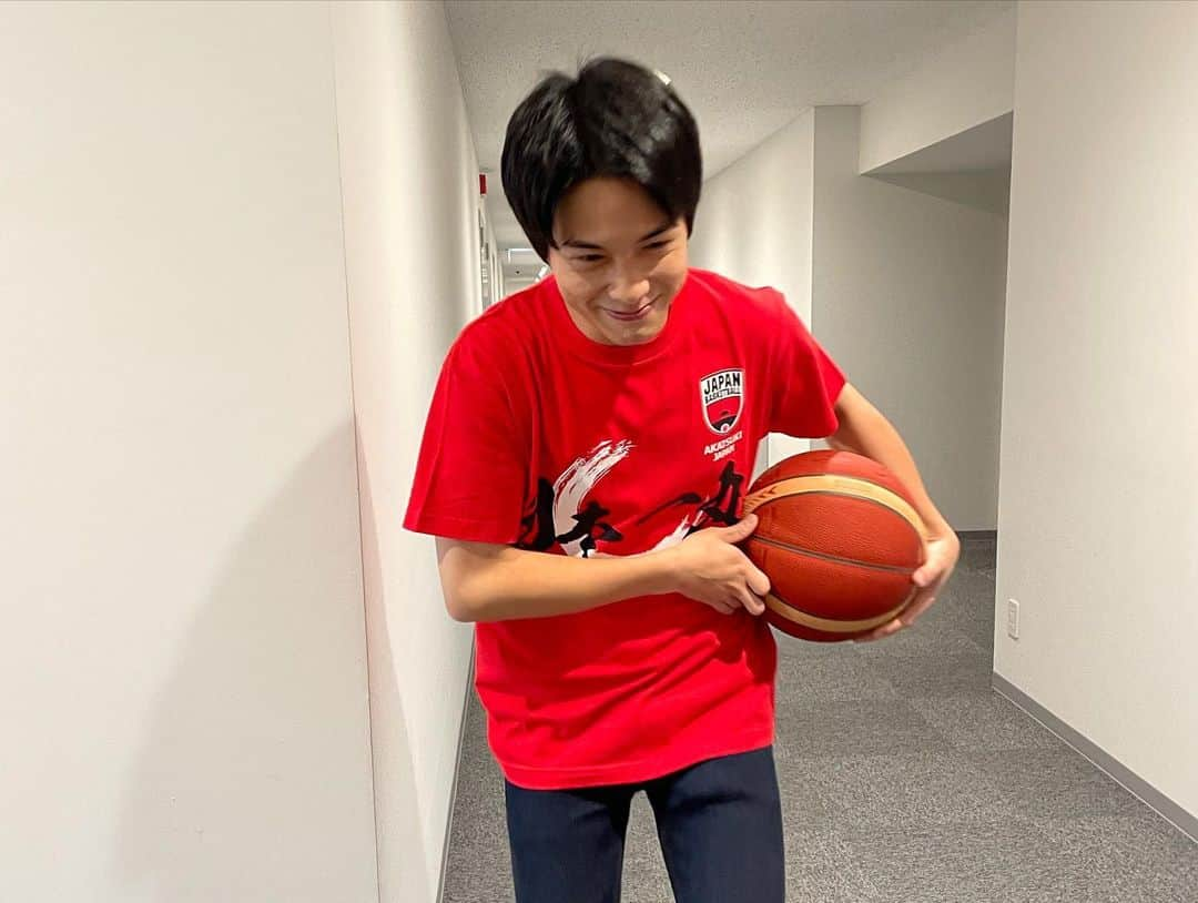 松原朋美さんのインスタグラム写真 - (松原朋美Instagram)「🏀バスケ&ラグビーW杯🏉  バスケW杯の熱が冷めやらぬ中、今度はラグビーW杯で盛り上がらねばー！！✨  中京テレビではどちらのW杯も応援しよう！ということで 田村アナとSNS用にパチリ📷  秘蔵映像の田村アナのスキップも載せておきます😎笑  #バスケットボールW杯 #ラグビーW杯 #田村浩平#松原朋美 #2人とも球技は苦手系 #にわかでも楽しいのがスポーツの力 #全力応援」9月14日 21時47分 - matsubara.tomomi.0205