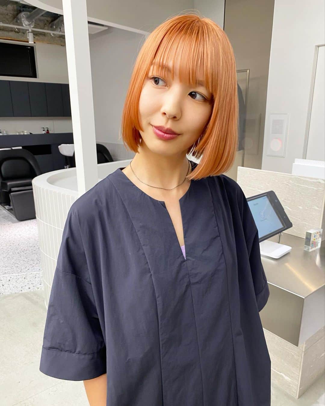 のインスタグラム：「〝orange〟  秋っぽく少し濃いめのオレンジです✔︎  bleach1回でもできるのでオススメですよ🙌🏻」