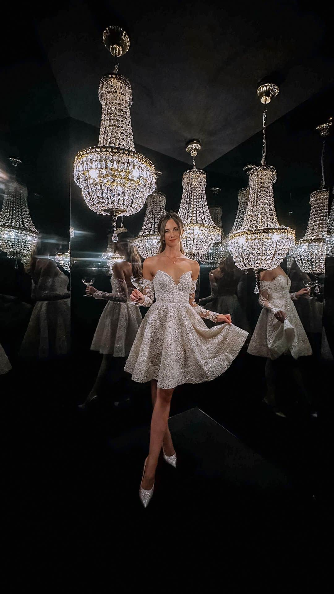 バーボラ・コディトヴァのインスタグラム：「From sketch to real life - yesterday I attended the @ateliereme’s bridal show “Opera Prima” 👰🏻‍♀️💍 and of course I had to wear my beautiful reception dress from my own wedding 🤍 My dress is called “Zaira” #EmeGirls #EmeOperaPrima #adv」