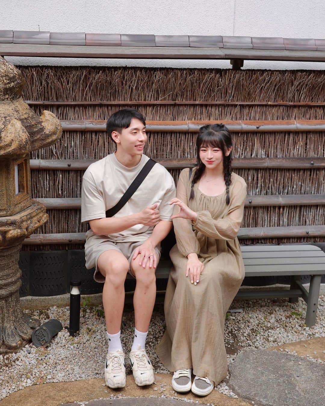 のインスタグラム：「嗯？示愛失敗了哈哈哈👍🏻🫶🏻 有一個不好好拍照的老公⋯わぁい⸜(*´꒳`*)⸝♡」