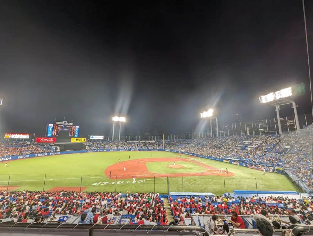 磯部正文のインスタグラム：「⁡ ⁡娘と野球観戦⁡ ⁡ヤクルト×カープ⁡ ⁡⁡ ⁡阪神優勝おめでとうございます🐯」