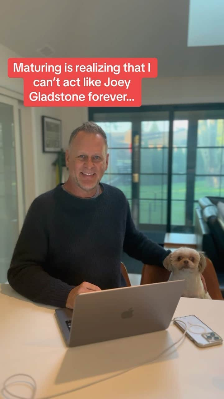 デイブ・クーリエのインスタグラム：「Me and Ziggy enjoying the dog days of summer together.   #fullhouse #fullhouserewind #throwback #nostalgia #davecoulier #joeygladstone」