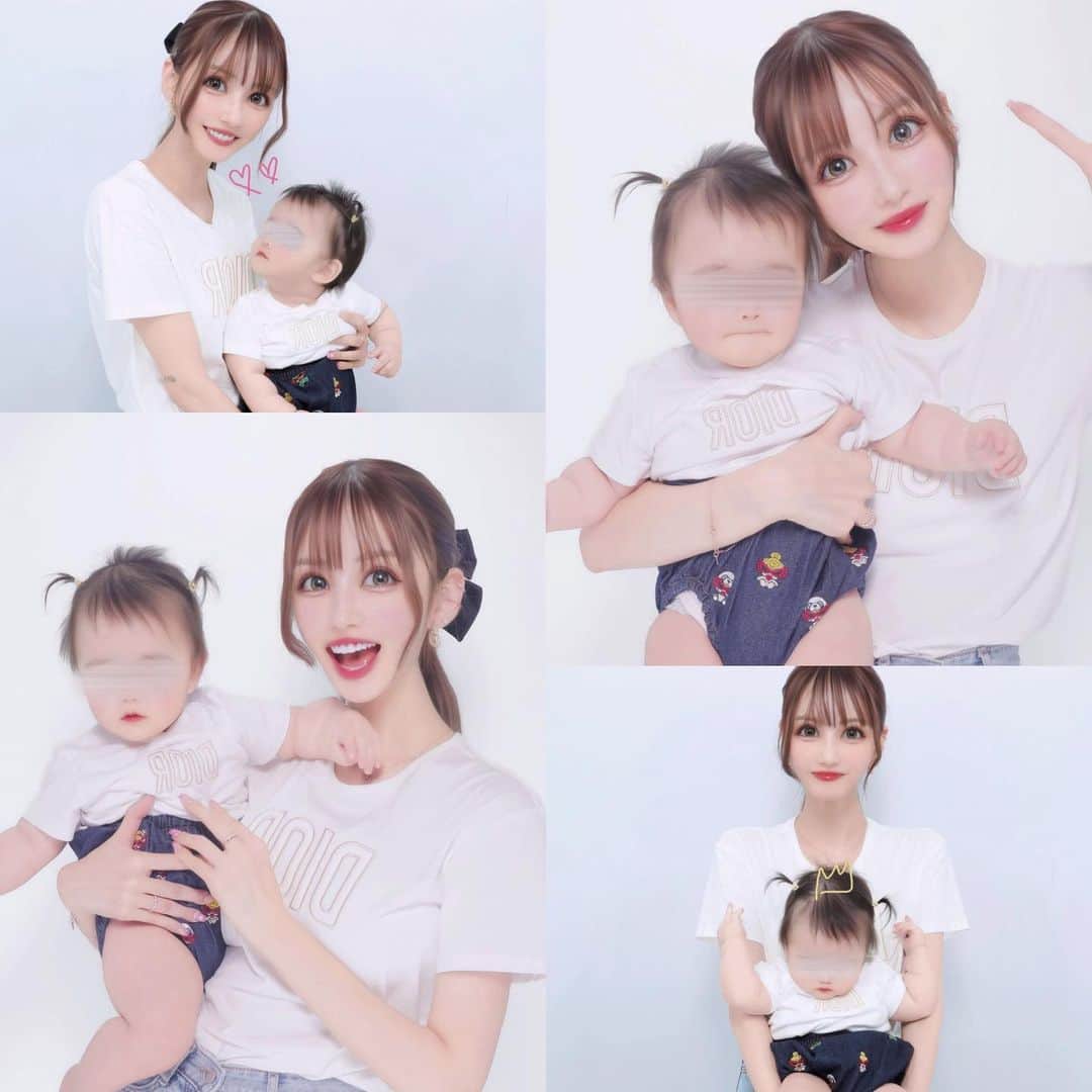 Ayakaのインスタグラム：「. なかなかカメラ見てくれなかった👶🏼 . お揃い着てプリクラ撮ろ〜って思って かれこれ何ヶ月か経ってやっと😂💕 . これが盛れるとされてるの怖すぎな宇宙人プリ。（笑） . #親子リンクコーデ #親子プリ #8ヶ月ベビー #女の子ママ」