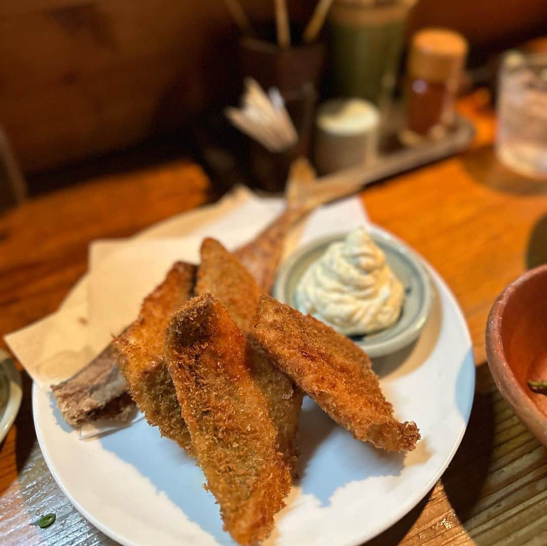 川原由維さんのインスタグラム写真 - (川原由維Instagram)「「ふーずばーきんしゃい🇯🇵」  くにちゃんとの6月は、常連さんが通う昔ながらの居心地の良い居酒屋さん🏮 鶏の砂ずり刺しが名物だが、お店的にはそうじゃないらしい🤭  #フレンチ#french #福岡#博多#福岡グルメ #博多グルメ#グルメ#食べログ#西中洲#champagne#wine #中華 #焼肉#お酒#日本酒#紹興酒#お肉 #イタリアン#酒のあて#日本酒#ワイン#シャンパン#和食#日本食 #鉄板焼き #寿司 #鮨 #ふーずばーきんしゃい」9月14日 22時02分 - yui5520