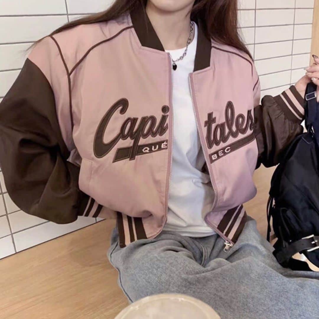 3rd Spring Official Instagramのインスタグラム：「Y2Kコーデにおすすめアイテム❤️‍🔥  “ KICKSEWING(キックスウィング) ” ブルゾンジャンパーやシャツ、 スウェット、ショルダーバッグなど…✨ 可愛すぎる新作に大注目👀！  @3rdspring_official  ZOZOTOWNにて発売中🍂  ----------  #3rdspring #セレクトショップ #kicksewing #キックスウィング #韓国ブランド #韓国通販 #韓国 #韓国ファッション #韓国コーデ #ファッション #レディースファッション #レディースコーデ #レディース服 #秋ファッション #秋コーデ #秋服#新作 #新作アイテム #秋新作 #プチプラ #プチプラファッション」