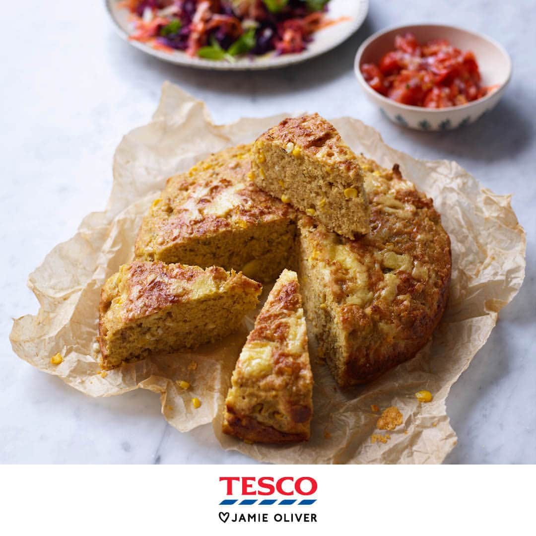 Tesco Food Officialさんのインスタグラム写真 - (Tesco Food OfficialInstagram)「Get the kids on mixing duty and bake up a batch of @jamieoliver’s super-easy cornbread. Full of kid-friendly sweetcorn, everything is made in one bowl, leaving the oven to make the magic happen. Aprons at the ready! Head to the link in bio for the recipe. #TescoandJamie」9月14日 22時15分 - tescofood