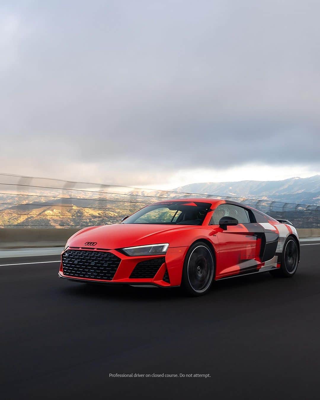 Audiさんのインスタグラム写真 - (AudiInstagram)「This is the culmination of two decades of performance and track inspired design. The R8 takes its Last Lap. Make your mark on the R8 legacy and help decide how we film the R8 for one more adventure. Go to our Stories to vote 9/12-9/15.  #Audi #AudiR8 #AudiR8LastLap.」9月14日 22時08分 - audi