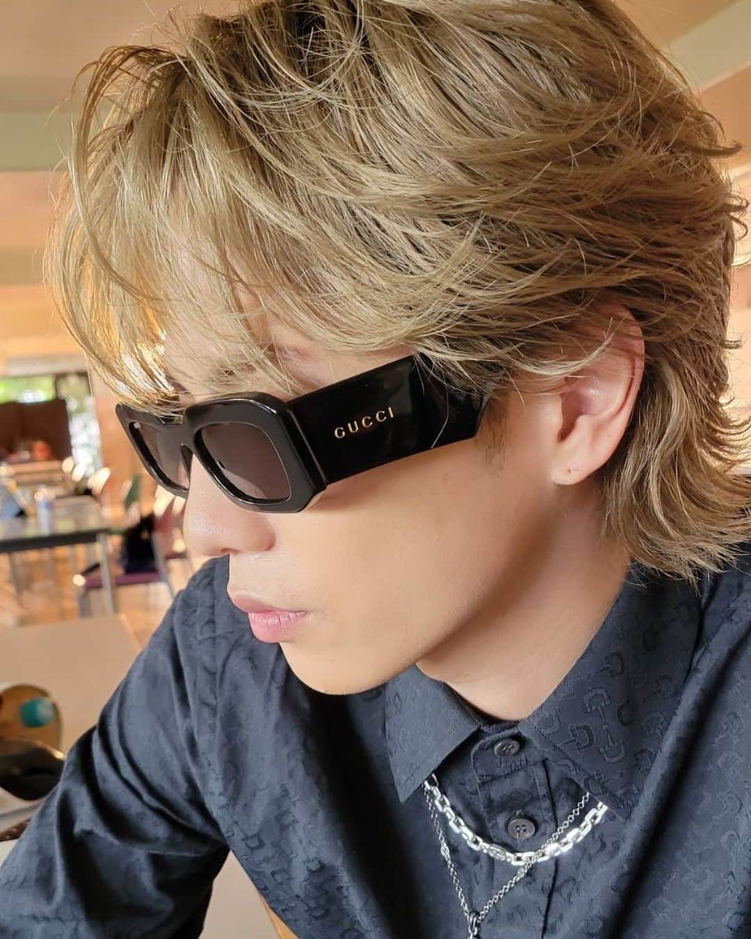 志尊淳のインスタグラム：「ドラマ撮影始まりました。金髪。 この格好で登場します。 朝倉海。  #フェルマーの料理 @gucci」