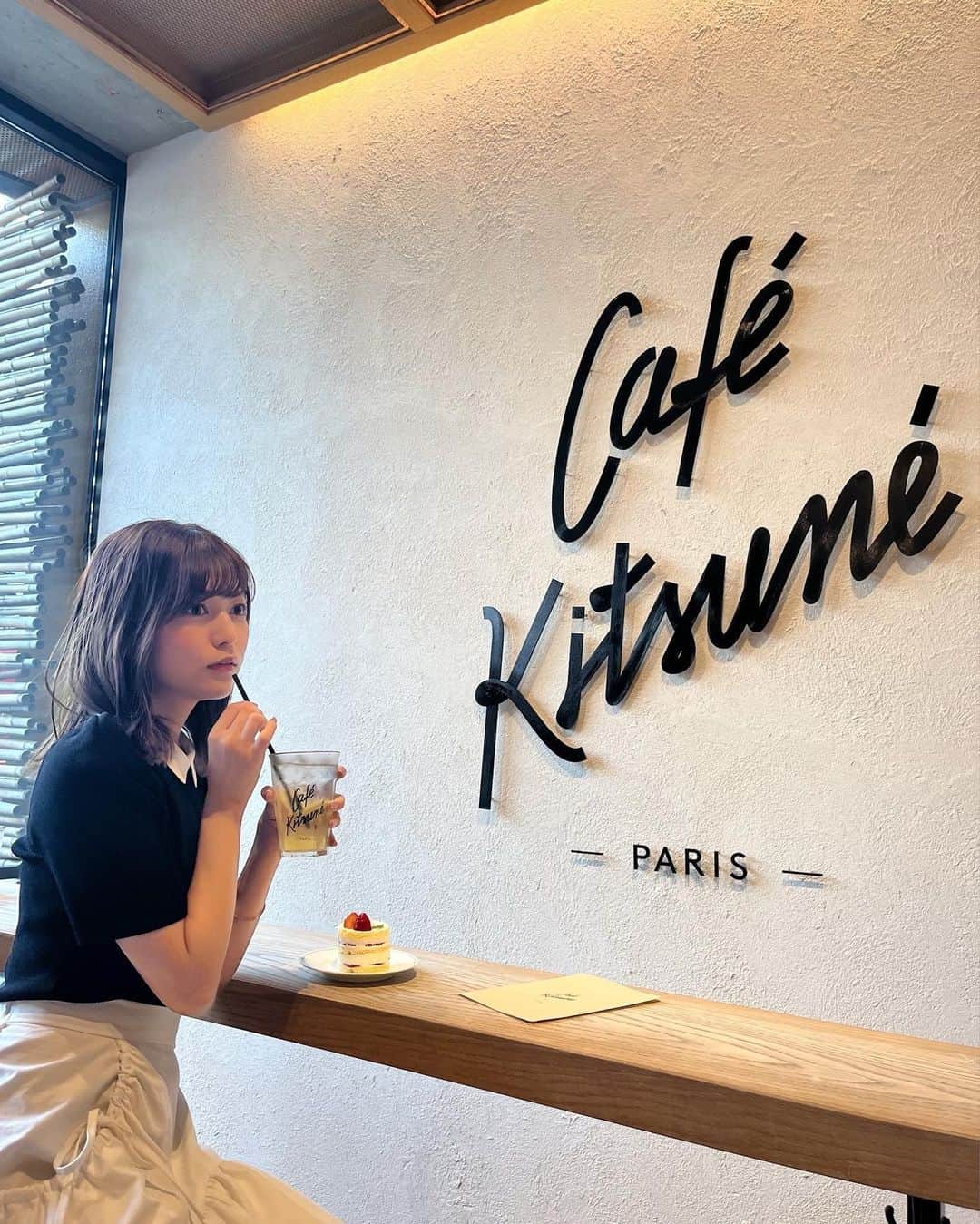 中村歩加さんのインスタグラム写真 - (中村歩加Instagram)「#cafekitsune 🦊☕️💭  ずっと行って見たかった、cafekitsuneへお友達と🦊🦊  メゾンキツネが元々好きなので、 cafekitsuneのロゴがついたグラスも 可愛いなぁ〜って思っていました☻☻  私が頼んだのは、 ショートケーキとレモネード🍋🍓  #cafe #maisonkitsune #fyp #ootd #表参道カフェ #表参道ランチ #celford #rienda」9月14日 22時09分 - nakamuland_official