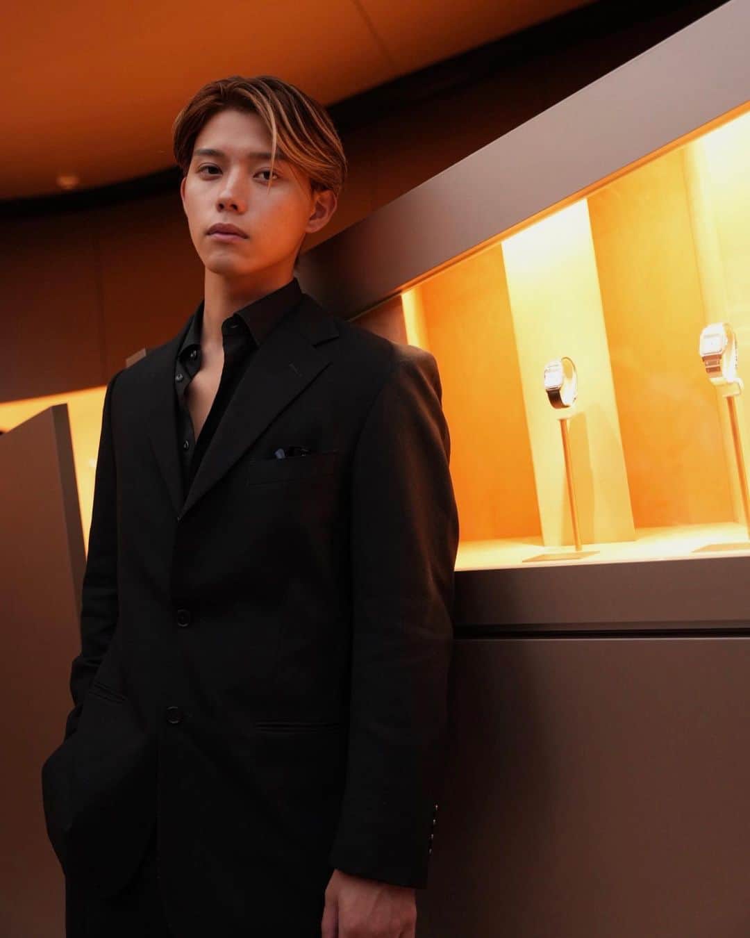 のインスタグラム：「@cartier 『TIME UNLIMITED』  Cartierの世界観や内装に圧倒されました。 Cartierが誇る時計のデザインや歴史をより深く感じました  #timeunlimited  #cartierwatchcommunity  #cartiertokyo」