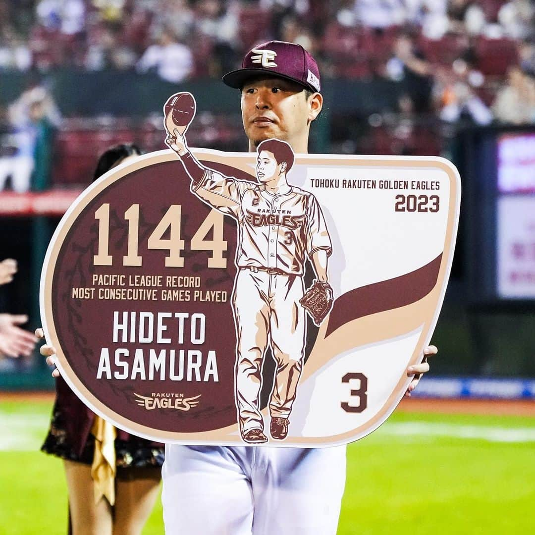 東北楽天ゴールデンイーグルスさんのインスタグラム写真 - (東北楽天ゴールデンイーグルスInstagram)「⚾️  ⚾️E 0-2 B⚾️  浅村選手がパ・リーグ新記録の1144試合連続出場を達成✨✨ そして藤平選手が7回96球6安打無失点5奪三振の快投‼️‼️ しかし両軍譲らずスコアレスのまま延長戦に突入すると 迎えた延長11回に手痛い2失点を喫してしまい敗戦。 8回渡辺翔太選手、9回松井裕樹選手、10回宋選手が0封👍🏼 打線では昨日ヒーローだった岡島選手が2安打⚾️⚾️  #鷲が掴む #rakuteneagles #浅村栄斗 #藤平尚真 #安田悠馬 #渡辺翔太 #松井裕樹 #宋家豪」9月14日 22時20分 - rakuten_eagles