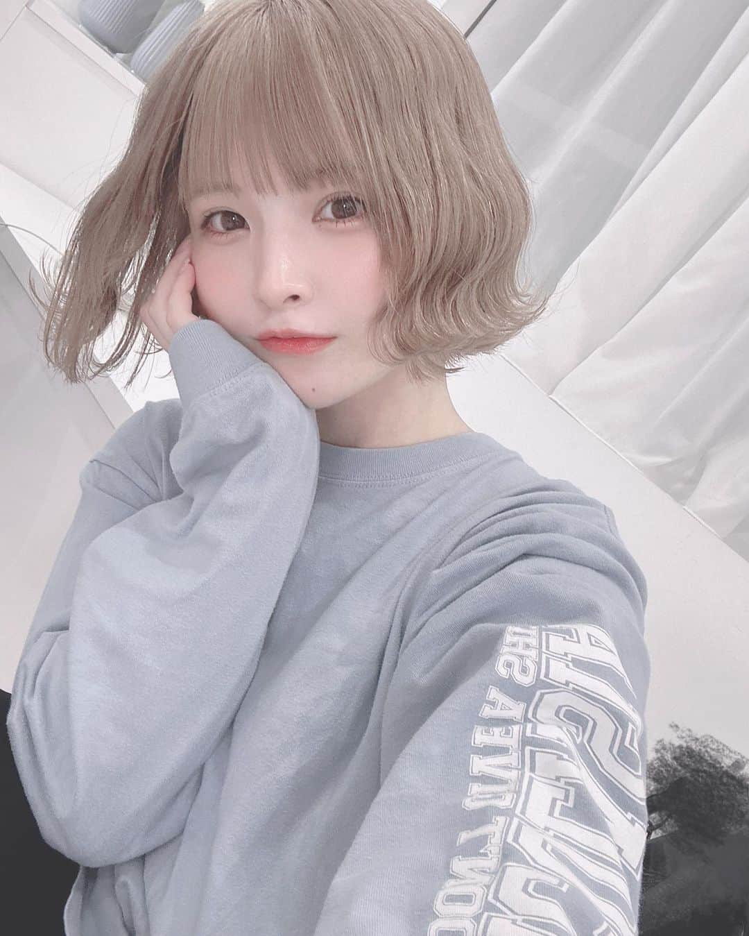 ひっそりゆうみさんのインスタグラム写真 - (ひっそりゆうみInstagram)「髪の毛一生自分で巻けない🫠外ハネ可愛いのに。。。」9月14日 22時22分 - mer_calme25