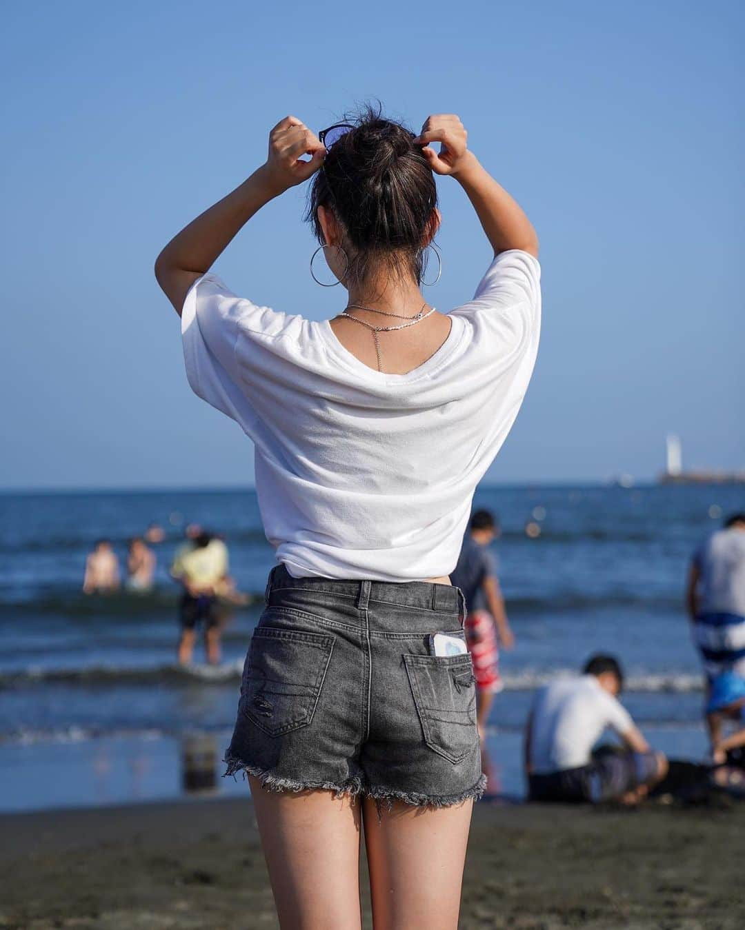 増田小春さんのインスタグラム写真 - (増田小春Instagram)「8月の江ノ島🤍🌊🤍 ・ ・ ・ 　 @abe_japangraphy さんにストリートスナップを 撮っていただきました💓  外にいると秒で太陽吸収🌞 私は小麦肌好きだよ💓  #江ノ島 #ストリートスナップ #神奈川 #海 #こはる #夏 #summer #小麦肌」9月14日 22時23分 - koha_0303