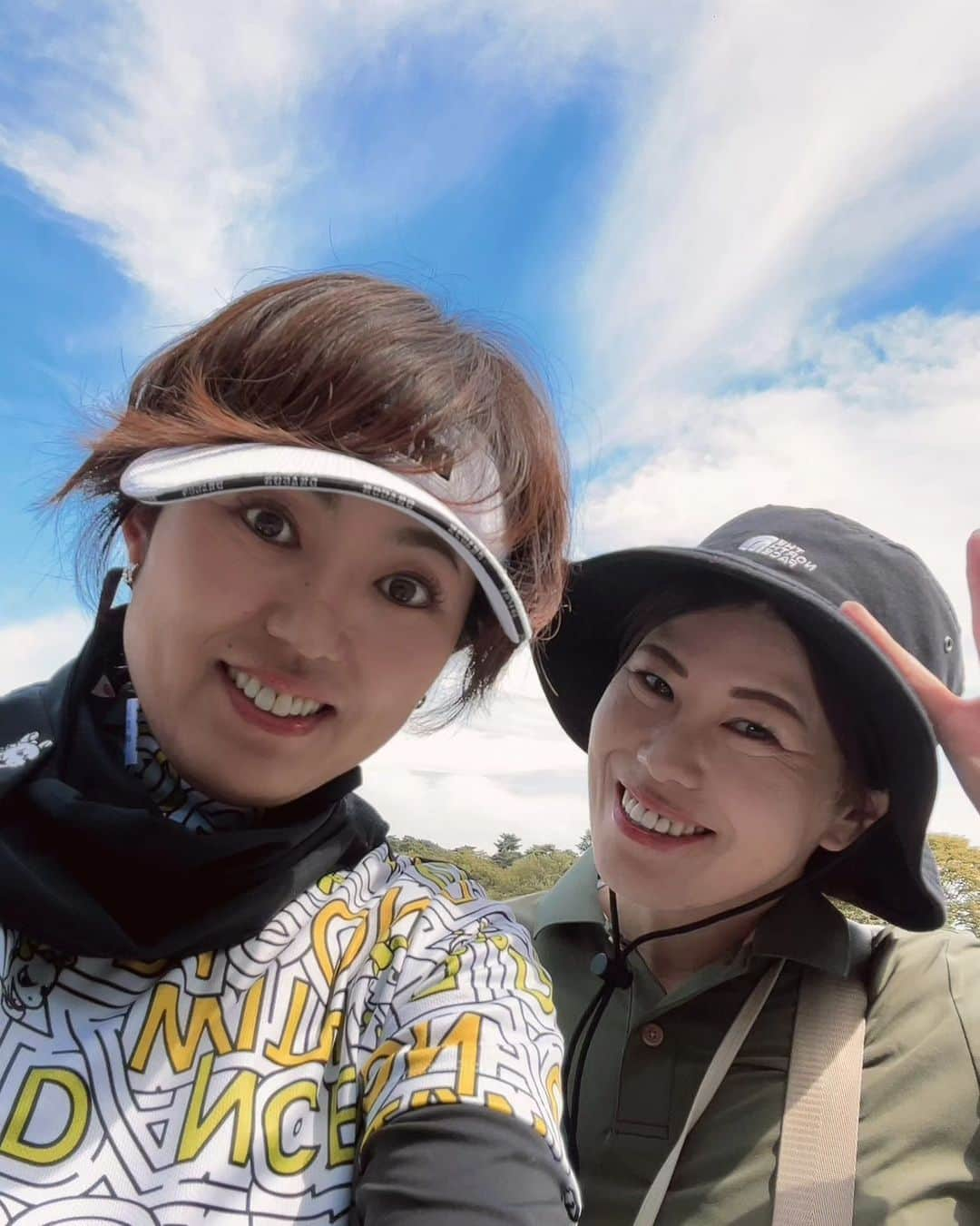 竹末裕美さんのインスタグラム写真 - (竹末裕美Instagram)「今日は、川越カントリークラブ⛳ 本当に本当に暑かった🌞😨 みなさんお疲れ様でした😅  @mizue.igarashi @katayamamari  ありがとうございました😊  お墓参りをしたかったので、私がお仕事してる間、パパと近くにある『むさしの村』に👦 暑かったけど、楽しかったみたいです！  #ゴルフ#ゴルファー#女子プロゴルファー#プロゴルファー#川越カントリークラブ#レッスン会#五十嵐瑞江プロ#片山真里プロ#ロサーセン#ウェア#むさしの村#子供」9月14日 22時29分 - hiromitakesue