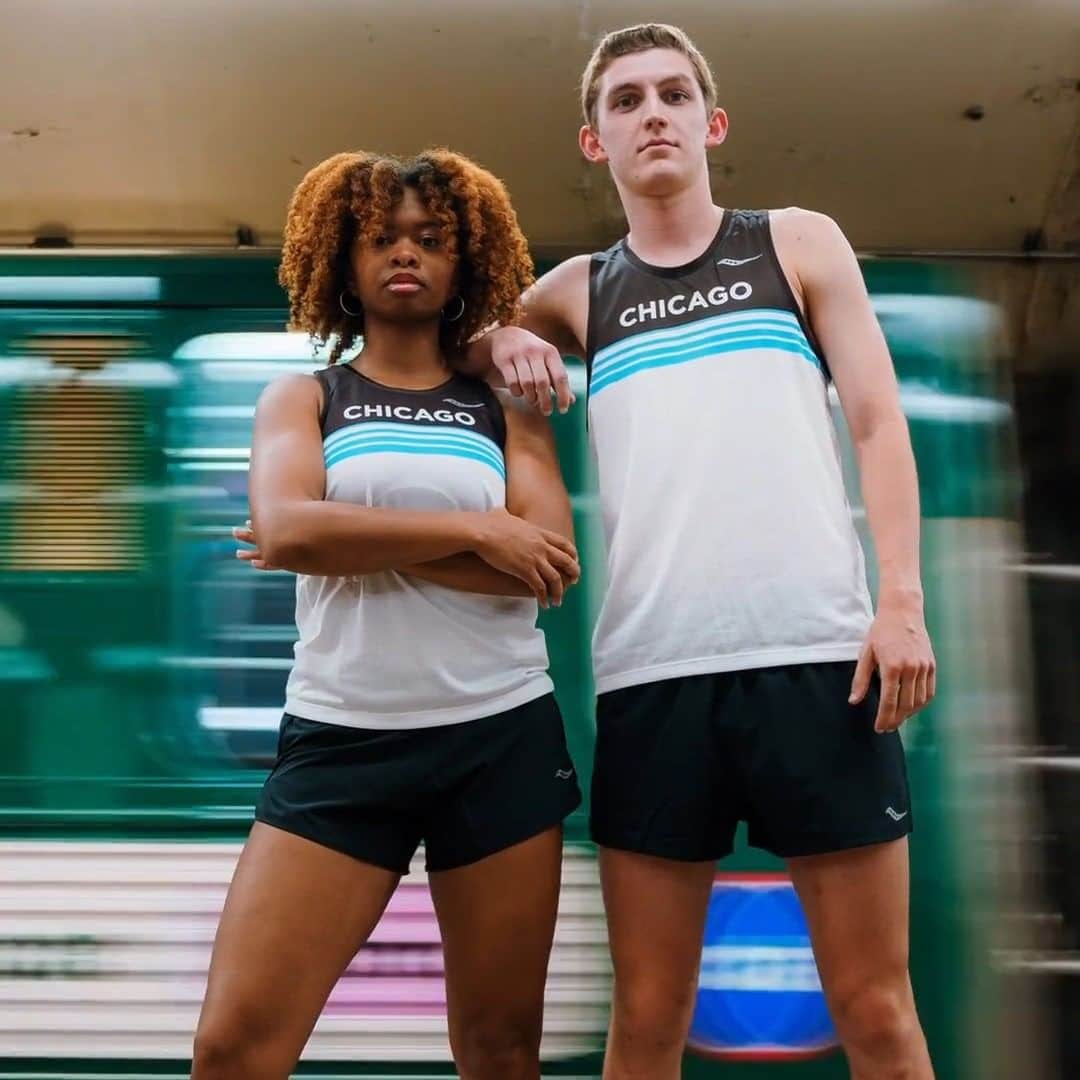 サッカニーのインスタグラム：「Who's ready for Chicago?  Chicago Stopwatch Singlet, Kinvara Pro, and more available at saucony.com and your local @fleetfeetchicago.  📸: @christian_rasmussen_photo」
