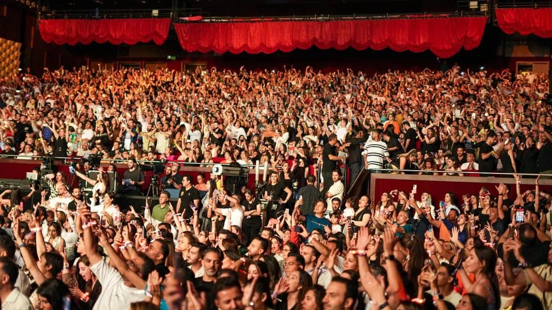 Ebiさんのインスタグラム写真 - (EbiInstagram)「. خب اگه موافق باشید برسیم به قسمت اول گزارش تصویری از کنسرت استانبول، که با حضور پر شور شما نازنینان به یک شب بی نظیر تبدیل شد، فوق العاده بودید و خوشحالم که از برنامه لذت بردید، به امید دیدار مجدد❤️ . In memory of Istanbul, September 9th, 2023 . Photo: @amir_baniasadi」9月14日 22時31分 - ebi