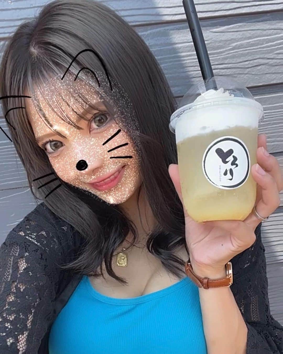 のインスタグラム：「. とろり🫠🫶 わらび餅ドリンク🫠🫠  最近わらび餅不足🥺  パイナップル🍍以来行けてない飲めてない🥲  美味しすぎて沼る🤯💓  食欲の秋🎃🍁🍄🌰 焼き芋の時期〜🍠🍂  新作出たみたいだから気になる👀 新しいもの好き😝  焼き芋好きーっ🍠✨  @tenshinowarabi_niigatanagaoka    #わらび餅  #わらび餅ドリンク  #スイーツ  #ドリンク  #とろりわらび餅  #甘党  #ファッション  #コーデ  #ファッションコーデ  #ootd #黒髪  #巻き髪」