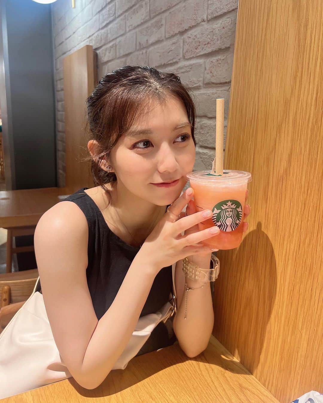 鈴木萌花さんのインスタグラム写真 - (鈴木萌花Instagram)「⁡ ⁡ かんぱーい‼︎🍑🤍」9月14日 22時36分 - amefurasshi_moeka_official_