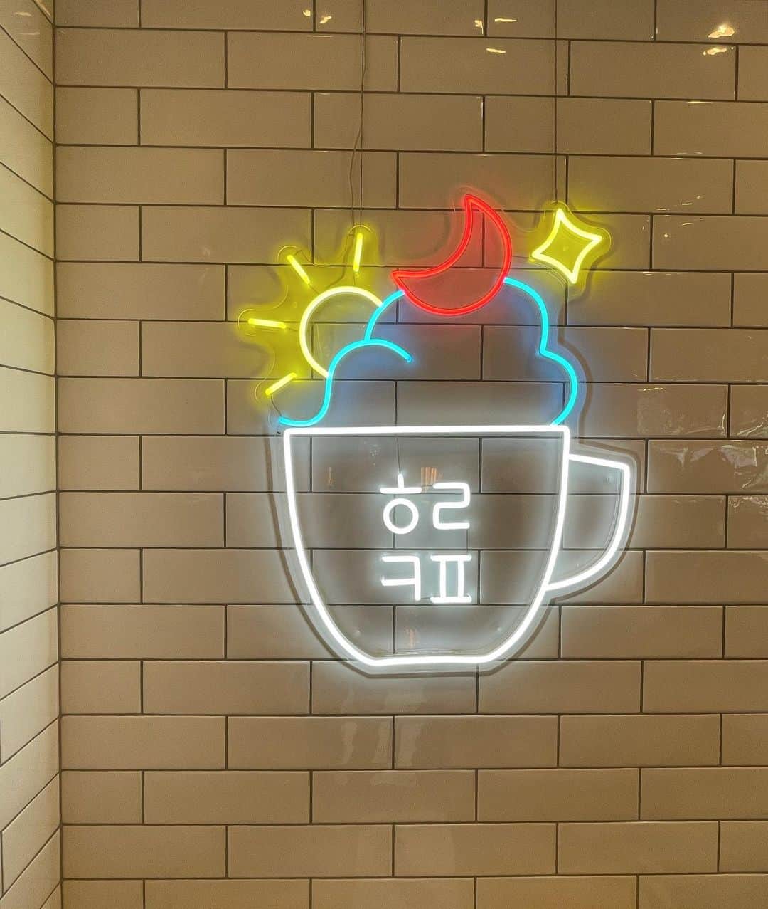 さばこのインスタグラム：「店内に植物が多くてとても素敵なカフェだった☕️🪴」