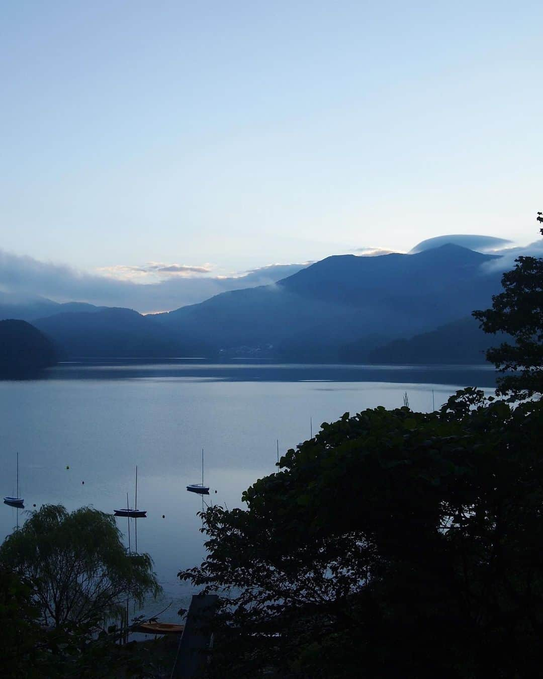 田沢美亜のインスタグラム：「weekend getaway to Lake Nojiri  #野尻湖 #国際村 #nojiriko #恩師をたずねて #lakeview #yamatoumi_farm_and_distill #craftgin #長野県 #信濃町」