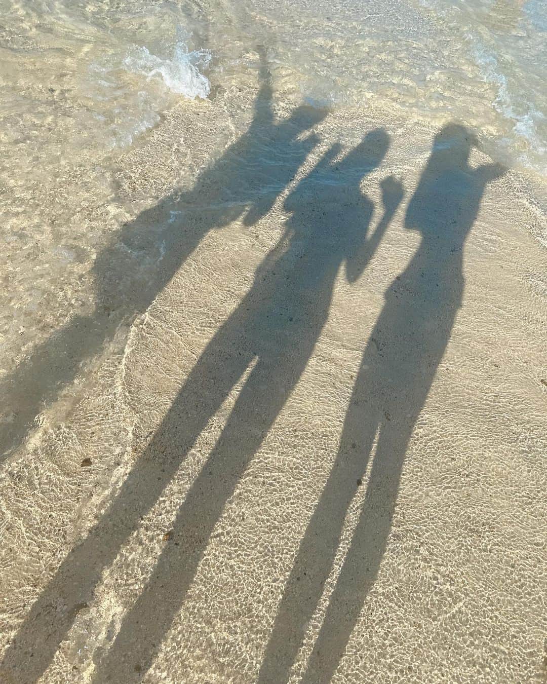 坂本夏海さんのインスタグラム写真 - (坂本夏海Instagram)「🏖🐠🪸  @rise_ishigaki さんのツアーで  幻の島（浜島） シュノーケリング  マリンアクティビティ  の体験をさせていただきました 👏🏻  初めてのシュノーケリングだったけど、色々と教えてくださりサポートしてくださって、足がつかない海で泳いだ経験が少ない私でも恐怖心なく楽しめたよ 🐟🪸  楽しかったなあ 🥹🤍  またやりたい .ᐟ.ᐟ   #石垣島 #石垣島観光  #石垣島シュノーケリング  #シュノーケリング #幻の島 #浜島 #okinawa #ishigaki  #八重山 #八重山諸島 #マリンアクティビティ #水着 #水着女子  #水着コーデ  #グラビア」9月14日 22時40分 - _nami_sakamoto