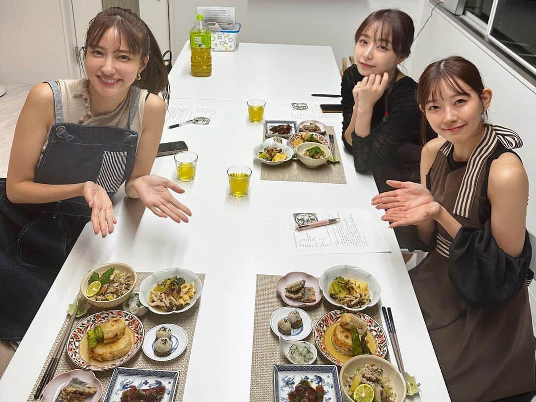 渡辺美優紀さんのインスタグラム写真 - (渡辺美優紀Instagram)「. お料理してご飯食べる会ひたすら幸せ🤍おいしいたのしい😇 秋の味覚は最高やし献立神すぎる！おいしすぎて感動🥺 ◎焼きネギ香る舞茸と秋刀魚の土鍋ご飯 ◎海老蓮根挟み焼き干し椎茸銀餡がけ ◎青梗菜としめじと揚げの山椒じゃこ含め煮 ◎戻り鰹の漬けとあたり葱 ◎里芋の簡単衣かつぎ . #秋の味覚  #お料理  #ごはん記録」9月14日 22時45分 - miyukichan919