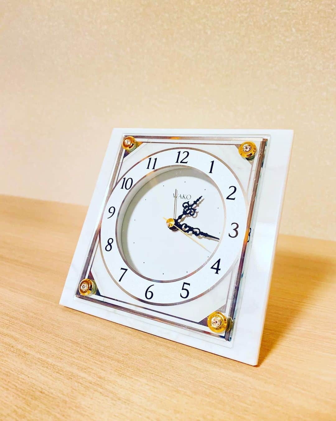 祥吉さんのインスタグラム写真 - (祥吉Instagram)「WAKOの時計 上品な佇まいはさすがです どこかのお部屋で見つけた時は 美しく佇む姿をお楽しみください  #時計 #置き時計 #WAKO #和光 #和光の時計  #和光の置き時計」9月14日 22時45分 - akoshokichi