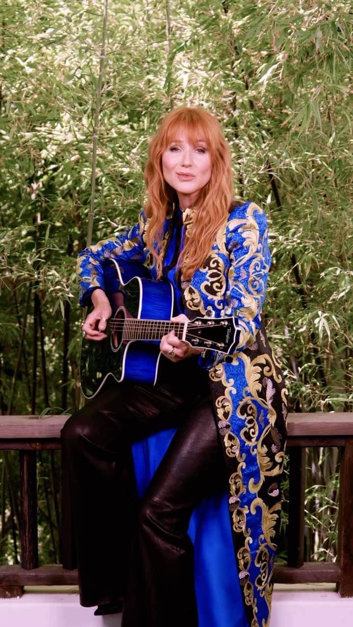 アリス+オリビアのインスタグラム：「Jewel — A lyrical genius and one of the most notable female musicians of all-time who has a magnetic force inspiring women to turn their dreams into a reality through her mental health intervention systems: @InspiringChildren & @JoinInnerWorld. #IMABOSS」