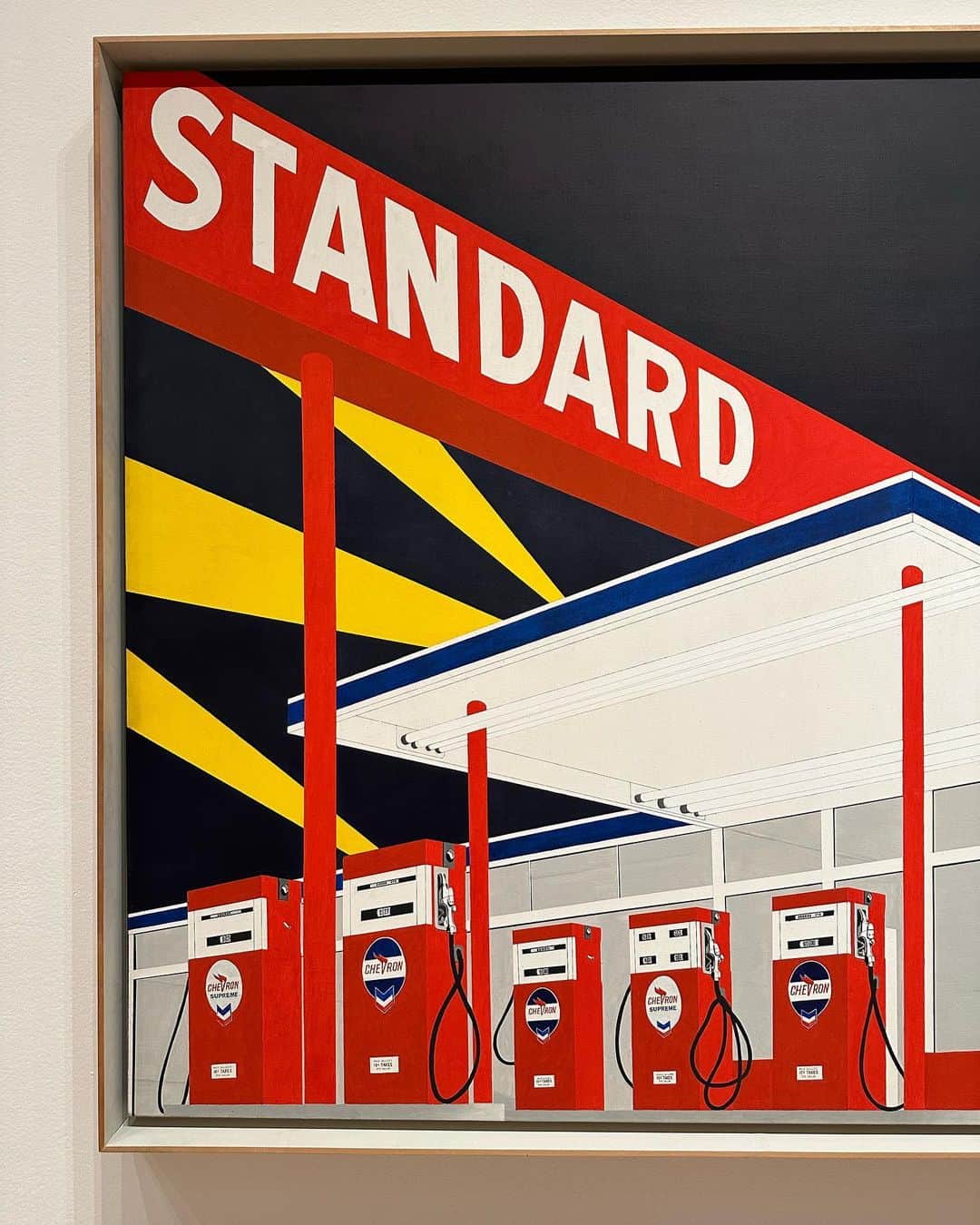 Juxtapoz Magazineのインスタグラム：「My colleague and I decided to walk through the massive ED RUSCHA / NOW THEN backwards. As in, enter through the end and walk to the beginning and then from the beginning to the end again. When perhaps one of the most famous American artists starts his career-defining retrospecitve at MoMA with the quote, “I don’t have any Seine River like Monet... I’ve just got US 66 between Oklahoma and Los Angeles," highways go both ways so start at the end and end at the beginning. And then beginning to end. As a master of words, a commander of language and subtext, as someone interested in the shape of things and the repetition of things and the power of seemingly obtuse and banal things, Ruscha has, in a sense, been at the forefront of postwar American art, a linguist of expansion and scientist of scale. What has often struck me about Ruscha is that even though he paints as if the skies would never end and the landscape was ever so mighty and vast, he was also obsessed with the minutiae of humankind. And that is why ED RUSCHA / NOW THEN is so substantially satisfying. — @epricco   “ED RUSCHA / NOW THEN" is now on view at @themuseumofmodernart」