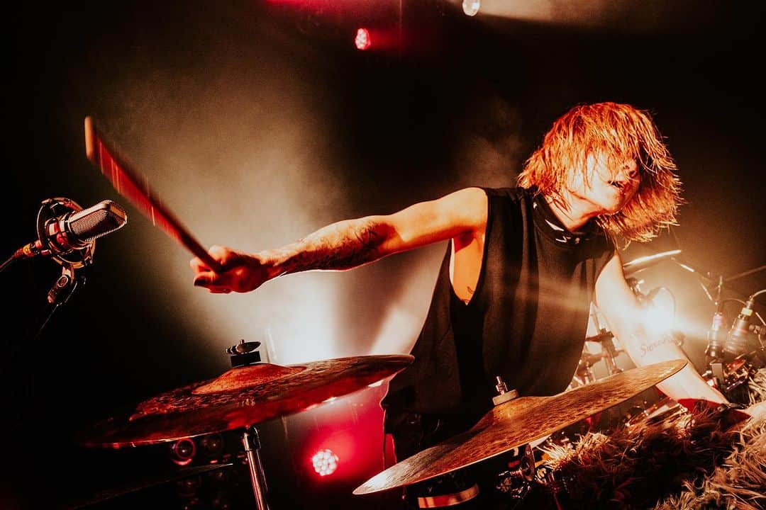 のインスタグラム：「First show of DAWN tour was fantastic! I will never forget tonight Osaka🔥  ⁡ 地元大阪やっぱエグ過ぎるよ💥 ツアー初日に関わらず今まで経験したツアーラストを超えるように濃厚な時間だった🌓 皆んなありがとう！ ⁡ 10月30日にまた大阪に帰って来るよ😜🫵 ⁡ Photo : @shot.row  ⁡ Crossfaith Japan Tour 2023 - DAWN -」