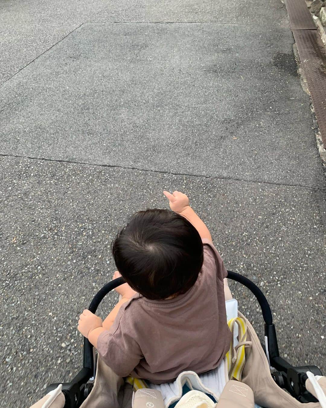 matano Kastaneのインスタグラム：「いつも見てくださってる方へ☺️  9/18より難波店へ復帰させて頂きます！🐙 (ミナピタポイントカード10倍dayです🎉)  基本的には11:00〜16:30までになるので、  以前のように、 お会いできる機会が少なくなる お客様もいらっしゃるかもしれませんが、 またご連絡下さればすごく嬉しいです🥹🌟  産休育休を頂いている間は、 10割息子投稿になってしまっていた インスタグラムなのにも関わらず、、  お客様からコメントやdmなど、 頂く度に本当にすごく、嬉しかったです♡ ありがとうございます！  お客様とお会いできない日々が続き、 寂しさもありましたが、 お買い物のご相談をして下さったり、 投稿のスタイリングがKastaneだったり、 すごく嬉しかったです☺️  お休みいただいてる間も、わたしはずっと Kastaneが変わらず大好きで、可愛くって、 その気持ちをお客様と共感できるインスタを見るのが楽しみでした✨  これからはまたスタッフとして、 スタイリング投稿などでも お役に立てるよう、更新させて頂きます♡  難波店の皆様、全店の皆様、 お客様、これからも宜しくお願いします☺️」