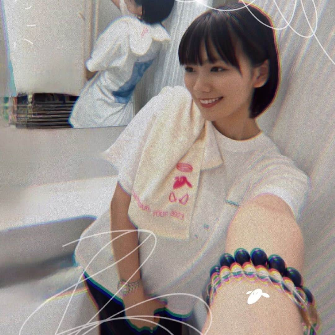 竹内詩乃のインスタグラム：「FC会員限定Tシャツ🩵  ひっさびさの一人旅、今回は「現実逃避旅」と名付けて急遽大阪に私の最推しバンド羊文学さんのツアー行ってきました🐏🐏🐏 ライブ中は感動しすぎて終始涙垂れ流し状態でした心洗われました明日からも頑張って生きます🐏  #羊文学 #ifiwereanangel #zeppnamba」