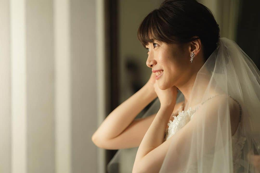 The 33 Sense of Weddingさんのインスタグラム写真 - (The 33 Sense of WeddingInstagram)「*** 新婦様のお支度シーン💐  美容キャストとのお話を楽しみながら みるみる美しくなっていかれる新婦様✨  もう少しで新郎様にお披露目です🤍  — 地上160mの天空ウェディング🕊  ブライダルフェアのご予約は 【@the_33_sense_of_wedding 】の プロフィール【URL】より✔️  —  #the33senseofwedding #ザサーティースリー #梅田結婚式場 #大阪結婚式 #結婚式梅田  #結婚式場大阪#プレ花嫁 #式場見学 #結婚式場探し#結婚式準備#プレ花嫁 #式場見学 #結婚式場探し#結婚式準備#ウェディング#wedding#ウェディングヘア#ウェディングドレス」9月14日 23時04分 - the_33_sense_of_wedding