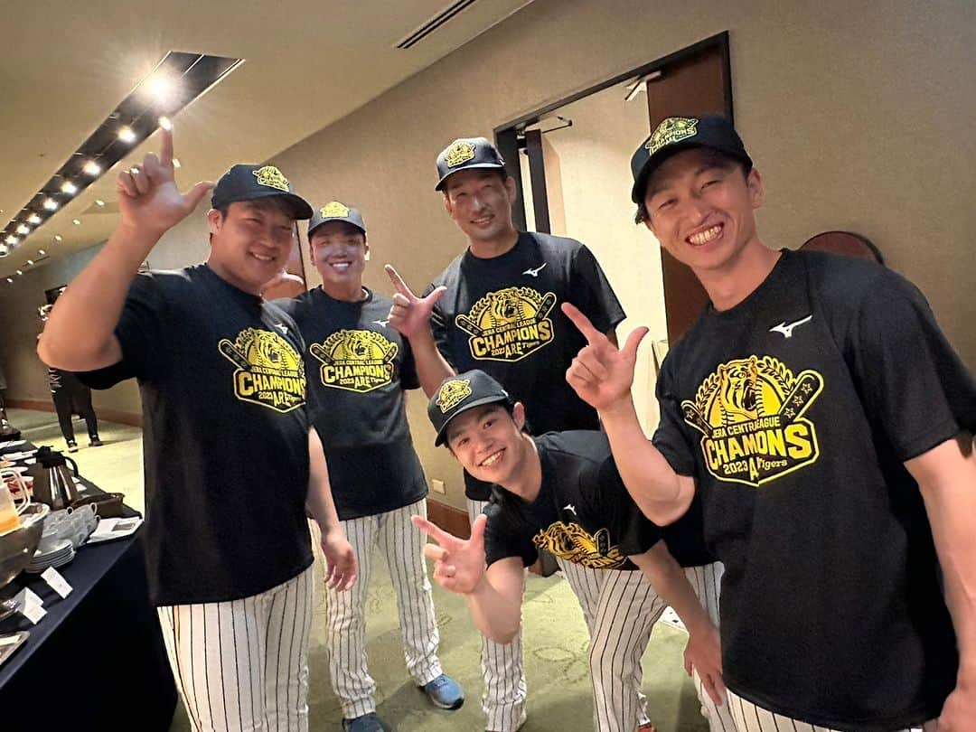 阪神タイガースさんのインスタグラム写真 - (阪神タイガースInstagram)「優勝の歓喜の様子をお届けします⑥！ 共同記者会見に臨むメンバーです！  #阪神タイガース #優勝  #JERAセリーグ #ARE」9月14日 23時10分 - hanshintigers_official