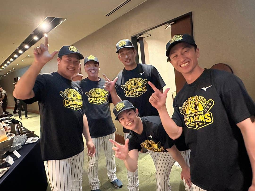 阪神タイガースさんのインスタグラム写真 - (阪神タイガースInstagram)「優勝の歓喜の様子をお届けします⑥！ 共同記者会見に臨むメンバーです！  #阪神タイガース #優勝  #JERAセリーグ #ARE」9月14日 23時10分 - hanshintigers_official