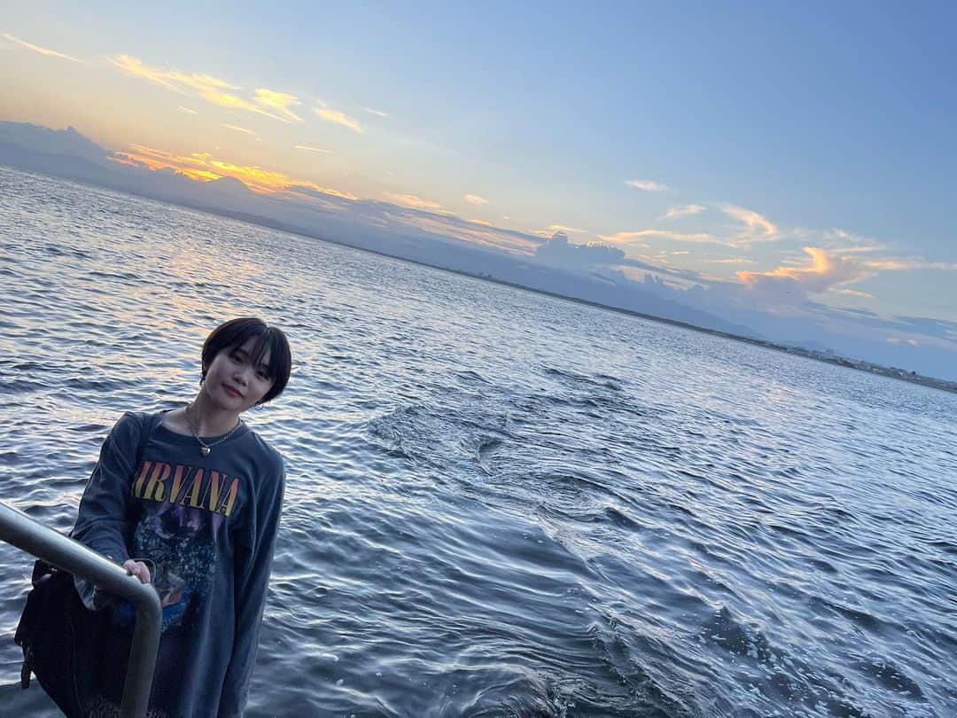 西沢幸奏さんのインスタグラム写真 - (西沢幸奏Instagram)「海。そして、友人のわんこ。 江ノ島に行くと、心が洗われます。  ぐさーってきたときとか、車を走らせて、海に行きたくなります。  #exina #shienanishizawa #西沢幸奏 #sea #sunset #海 #夕焼け #江ノ島」9月14日 23時10分 - shiena_nishizawa