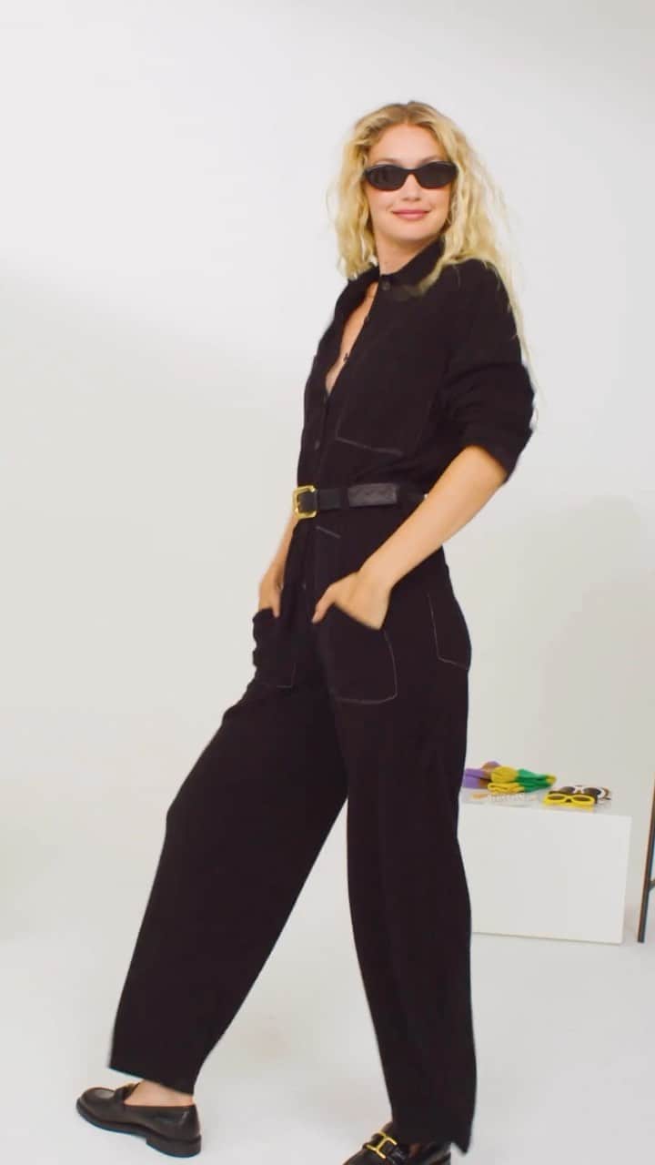 のインスタグラム：「FASHION CHALLENGE: Discover what @gigihadid would wear to a casual dinner with friends.  Tap the link in bio to shop at #NETAPORTER.」