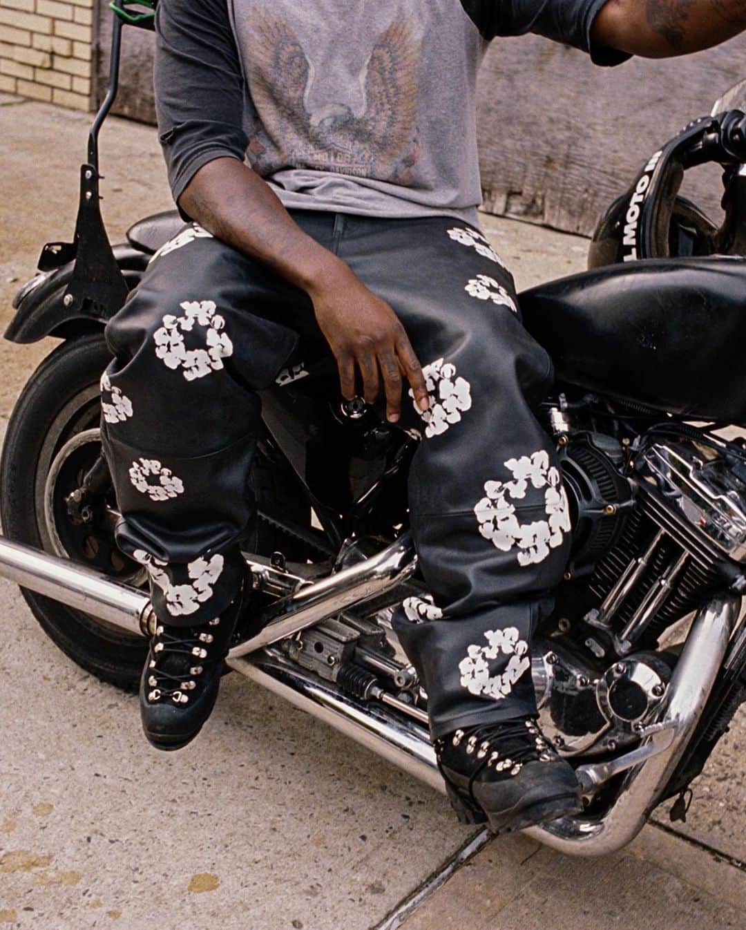 のインスタグラム：「LEVI’S® x DENIM TEARS SEASON THREE   Available now at select Levi’s® stores, on Levi.com and the Levi’s® App. Head to the link-in-bio for more details.」