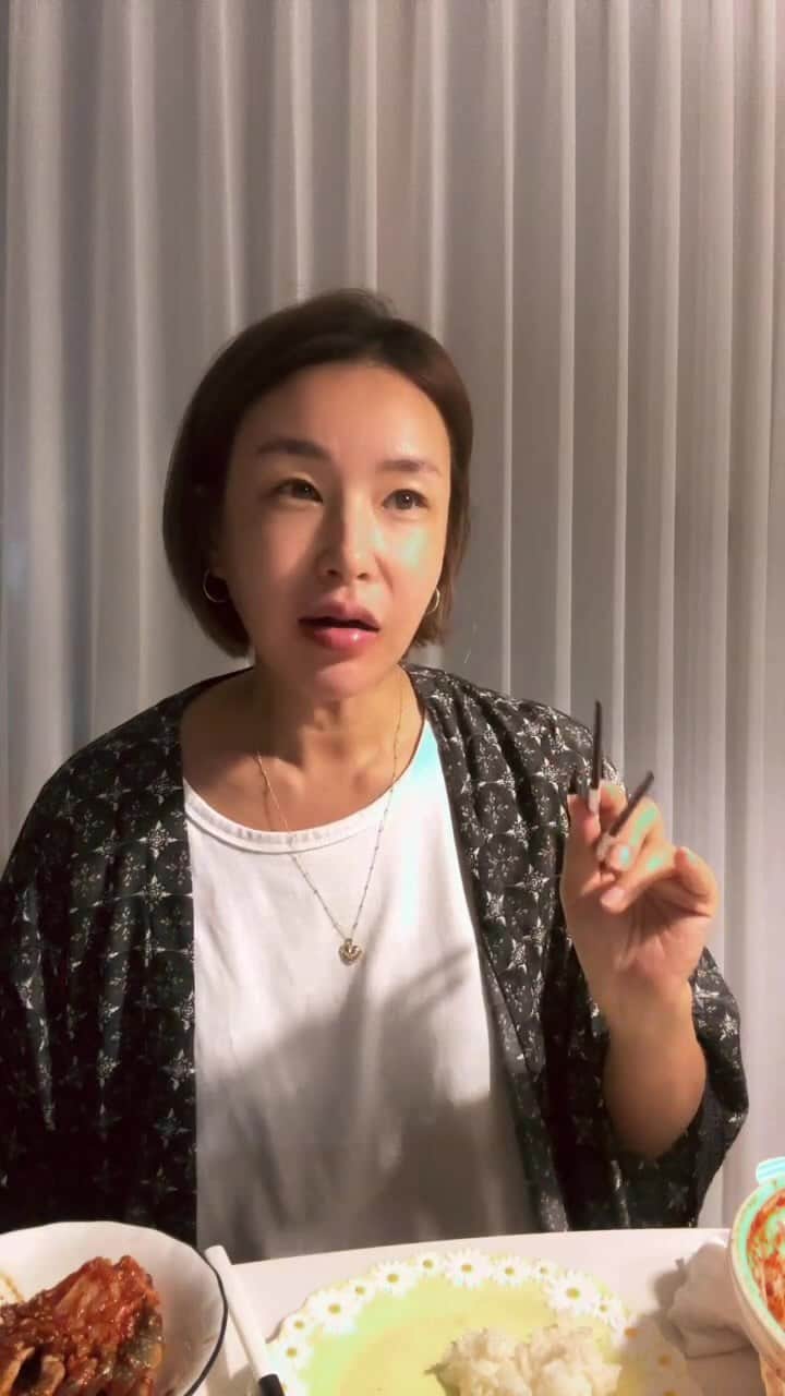 ペ・ユンジョンのインスタグラム：「수다.먹방.일 이야기🖤」