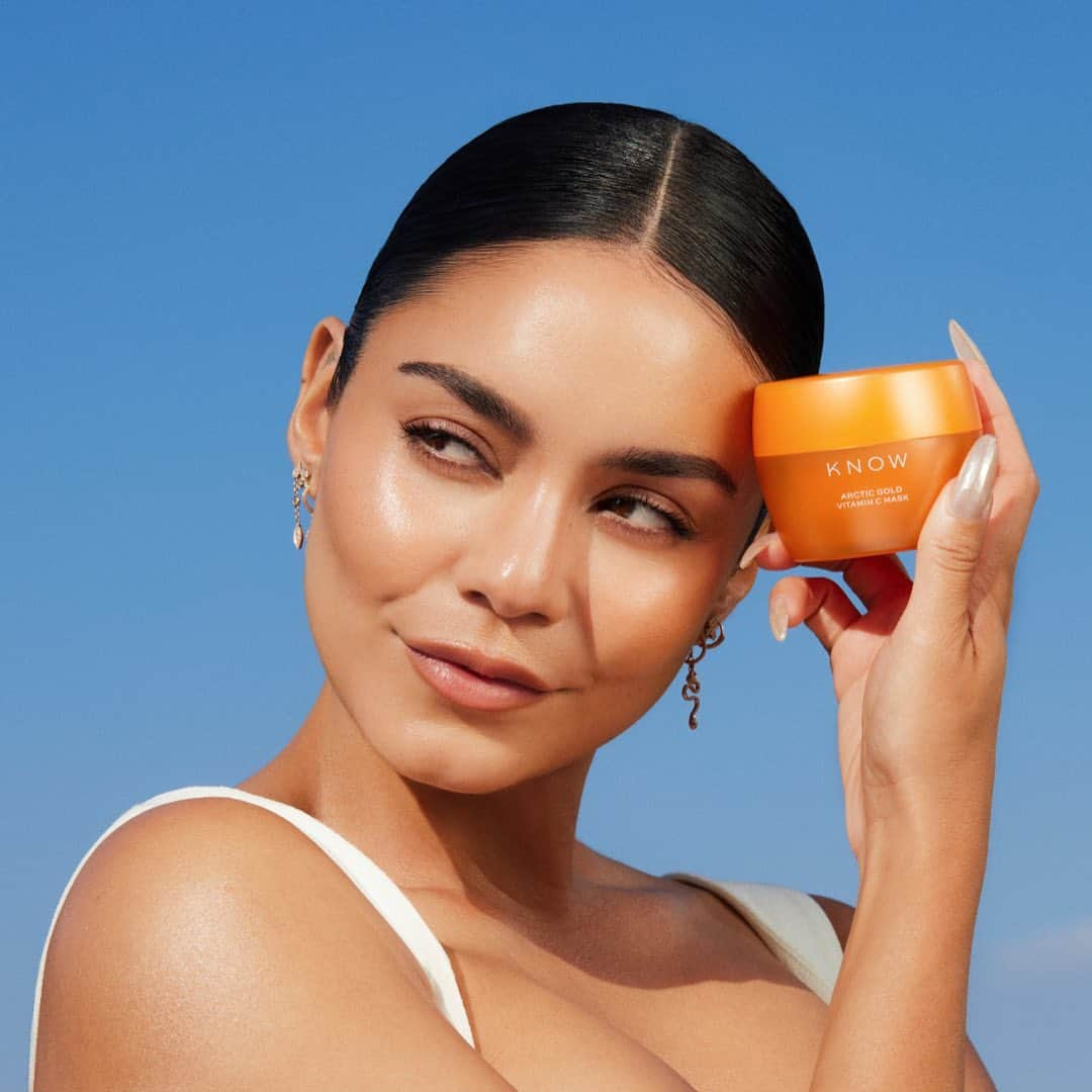 ヴァネッサ・ハジェンズのインスタグラム：「Get a golden glow with the new Arctic Gold Vitamin C mask from @KnowBeauty & @VanessaHudgens. Choose Buy with Prime for fast, free delivery.」