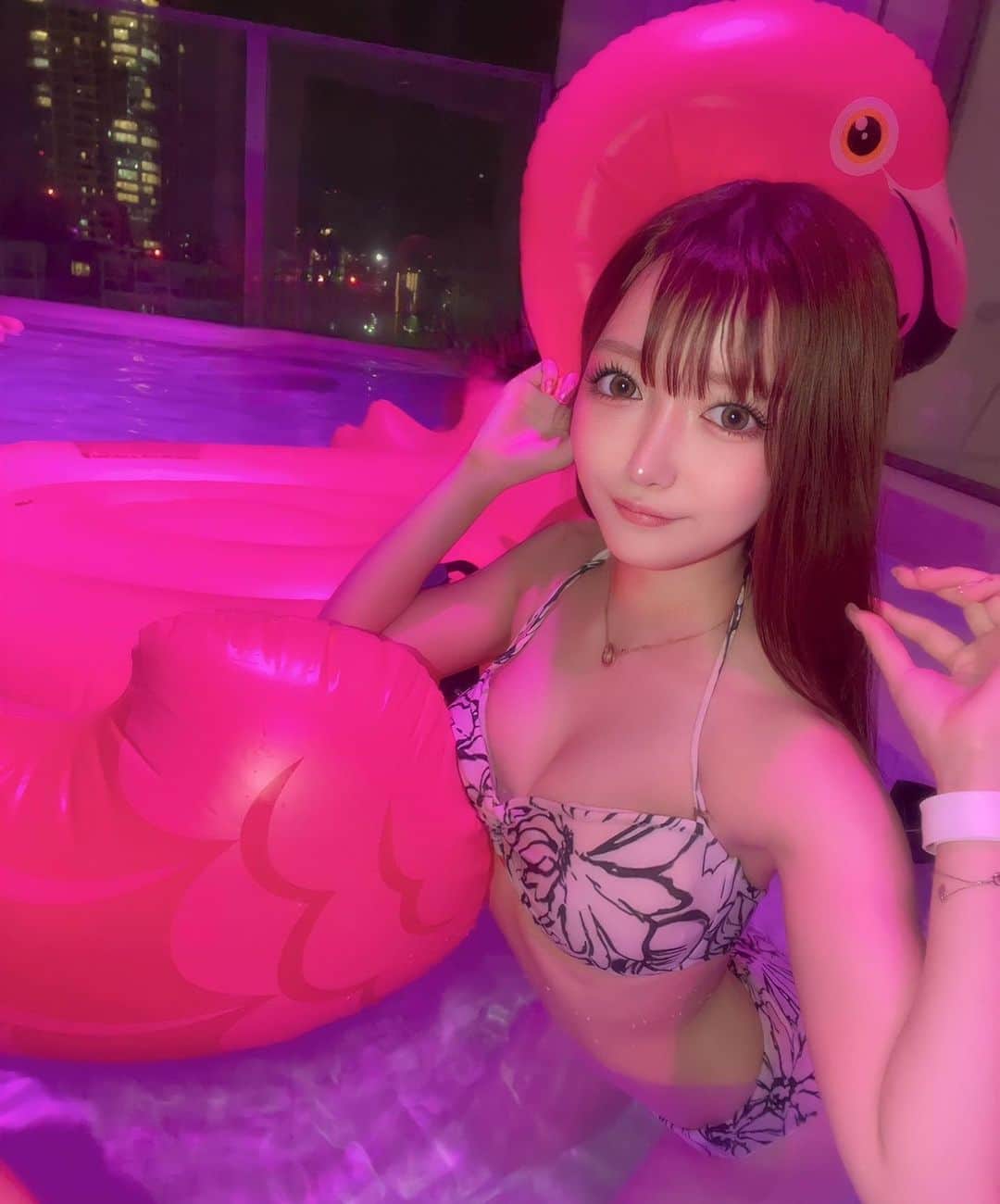 可愛あゆなのインスタグラム：「これで水着最後かなあ^>.<^」