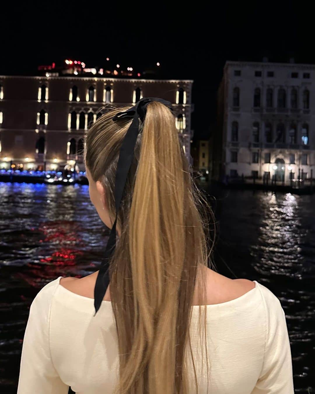 バー・ラファエリのインスタグラム：「🥀」