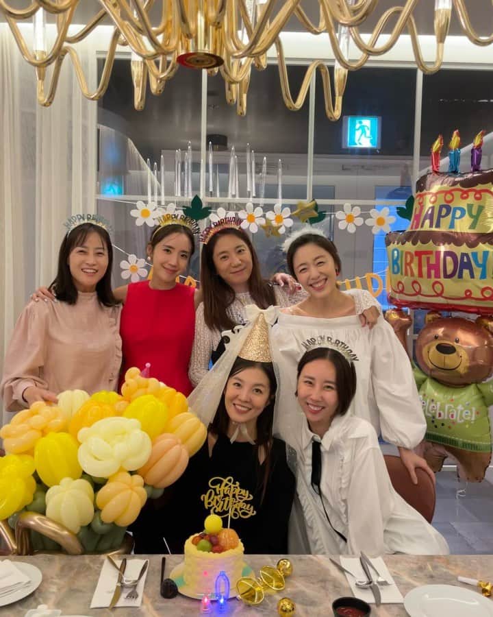 キム・ソンウンのインスタグラム：「이제 진짜 40살! 나의 40대를 기대해봅니다💛  모두들 정말 고맙고 사랑해요!」