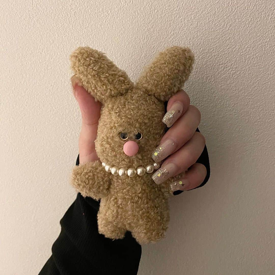 河﨑莉奈のインスタグラム：「네일💅🏻⁺₊˚✧  今回のネイルもお気に入りすぎて 気付いたらたくさん写真撮ってた🎀  항상 고마워요🤍ㅜㅜ @_jemiy_u」