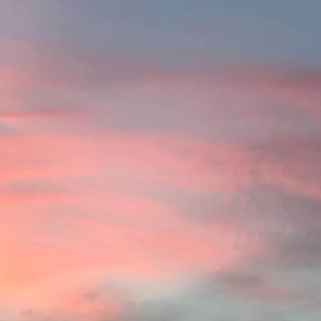 土井悠のインスタグラム：「夕焼けがイケメン~！ ぱーてぃーちゃんなの、超すこ👊🏻」