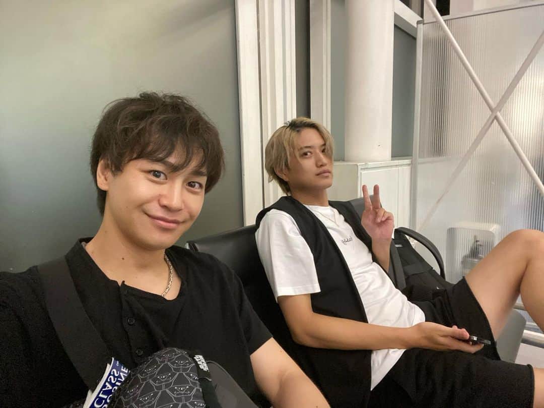 小澤亮太のインスタグラム：「行ってきます✈️🇵🇭  #井上正大 #マニラ #ディケイド」