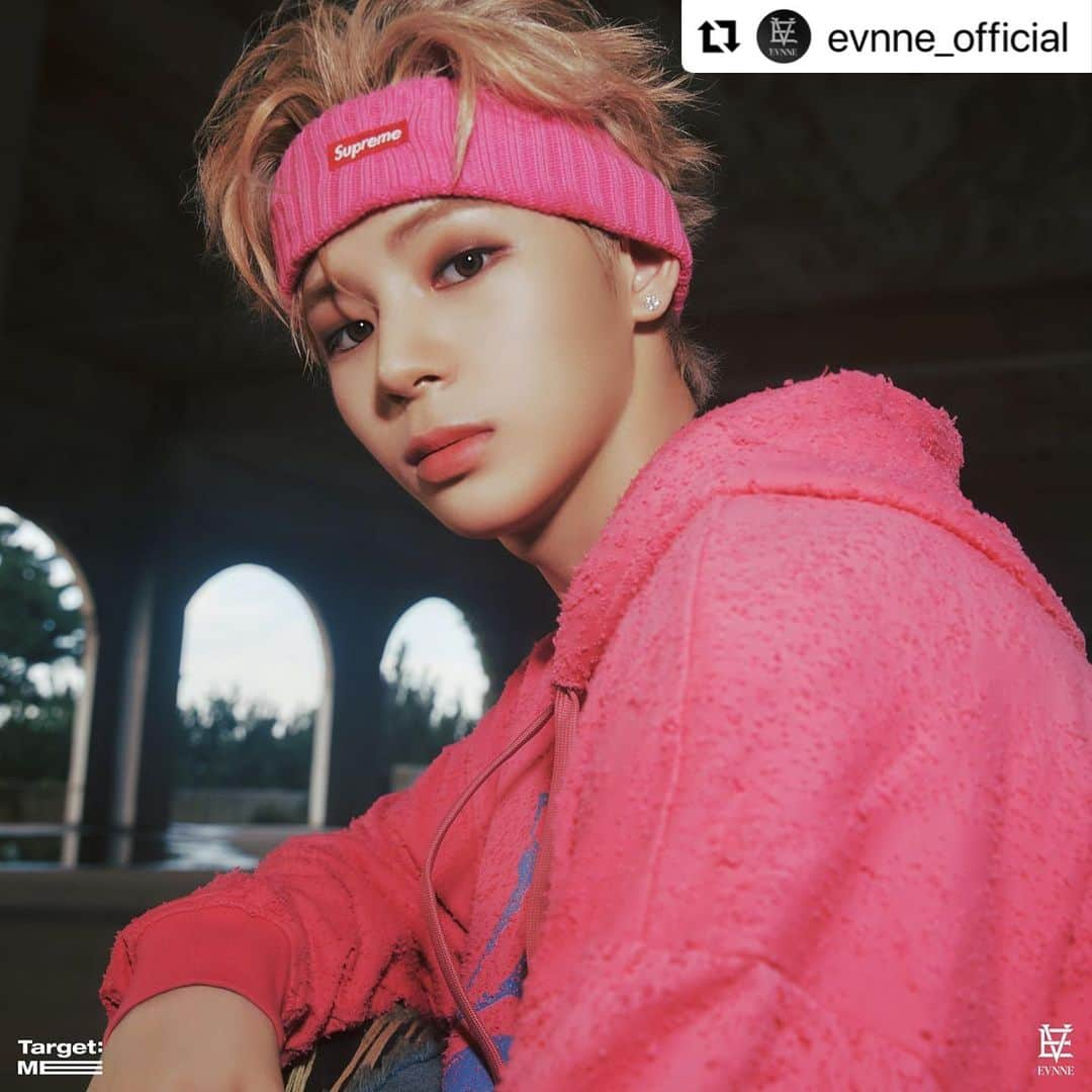 Jellyfish Entertainmentさんのインスタグラム写真 - (Jellyfish EntertainmentInstagram)「#Repost @evnne_official with @use.repost ・・・ EVNNE 1st Mini Album [Target: ME] 🎯  Concept Photo DIGIPACK ver. #문정현 #MUNJUNGHYUN  #EVNNE #이븐 #Target_ME #TROUBLE #20230919_6PM」9月14日 23時51分 - jellyfish_stagram