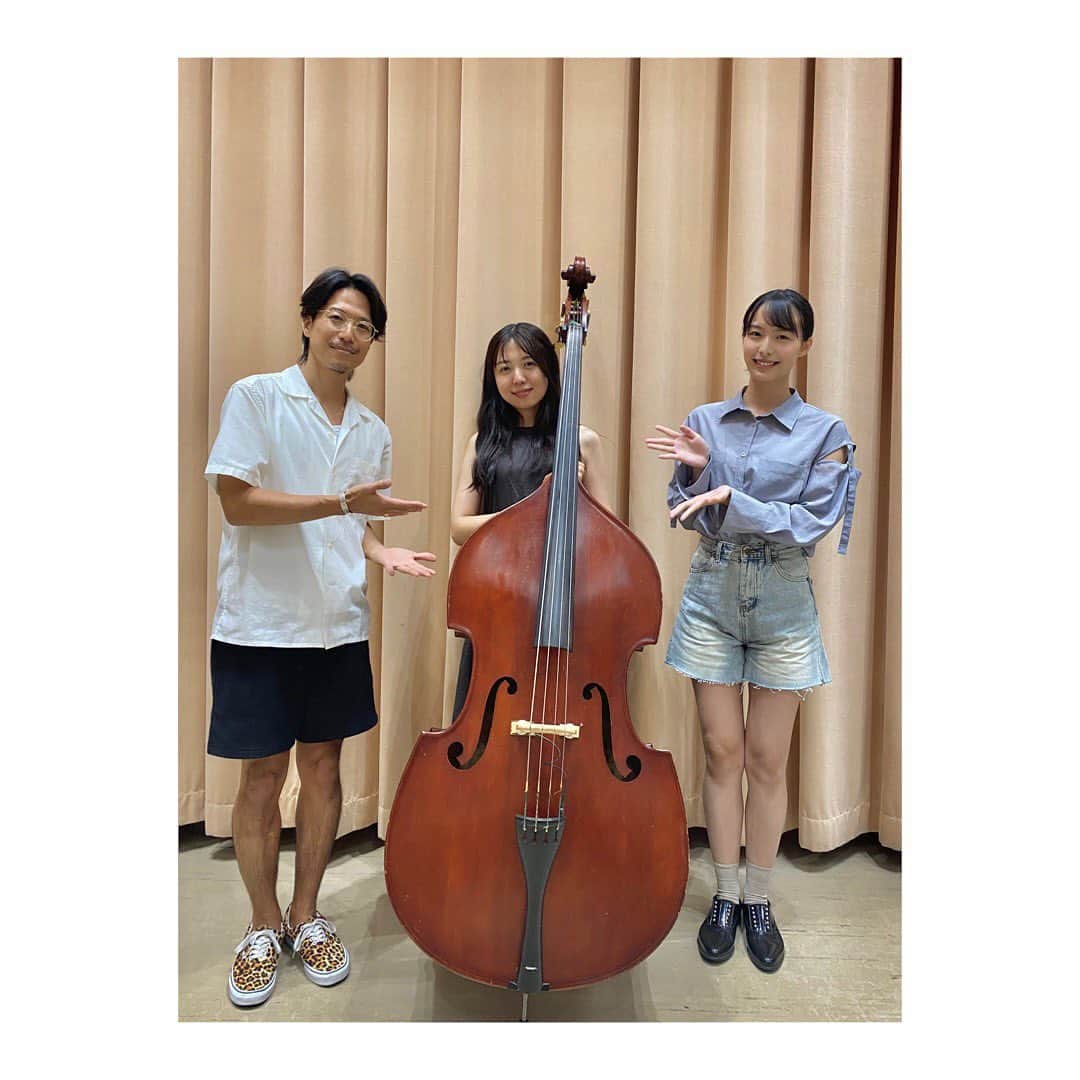 駒井蓮のインスタグラム：「🦥 ⁡ ⁡ 今週の #駒井蓮のニポミン！は NHK FM、9月15日(金)AM11:25〜11:50放送📻 ⁡ ⁡ 今回のゲストには、先週に引き続き、 ジャズベーシスト&ボーカリストの#石川紅奈 さんをお迎えします🎻 ⁡ 若くして、ピアニストの小曾根真さんから秀でた才能を見出され、ベースの弾き語りスタイルで注目される石川さんと 鳴物奏者、直さんがスタジオセッション！😆😆 ⁡ トークでは、洋楽器と和楽器との共演は！？など、 民謡とジャズの共通点を探ります。 ⁡ ⁡ 番組後半では、民謡歌手の #星野勇人 さんが 長年唄い続けている名曲をご披露頂きます！🎵 お楽しみに！ ⁡ ⁡ 石川さんのウッドベース、唄声と 直さんの鳴物とのセッション、 ほんっとうにカッコよく、新鮮で、 かっこよかったので、必聴です！！！😆 ⁡ ⁡ 皆様、今週も是非お聴きください！ ⁡ ⁡ ⁡ ⁡ ⁡ 📍本番組は放送後から一週間、ラジオアプリ「らじる☆らじる」「radiko」でお聴き頂けますので、お好きな時間に是非是非📻🎧 ⁡ 📍リクエストやメッセージは、お手紙の他に 「駒井蓮のニポミン！」公式ホームページにある 『番組へのメッセージや質問・ご感想、あなたの「ふるさと自慢」をお寄せください！』 の部分よりお寄せ頂けます。お待ちしております☺︎ ⁡ ⁡ #民謡アンバサダー」