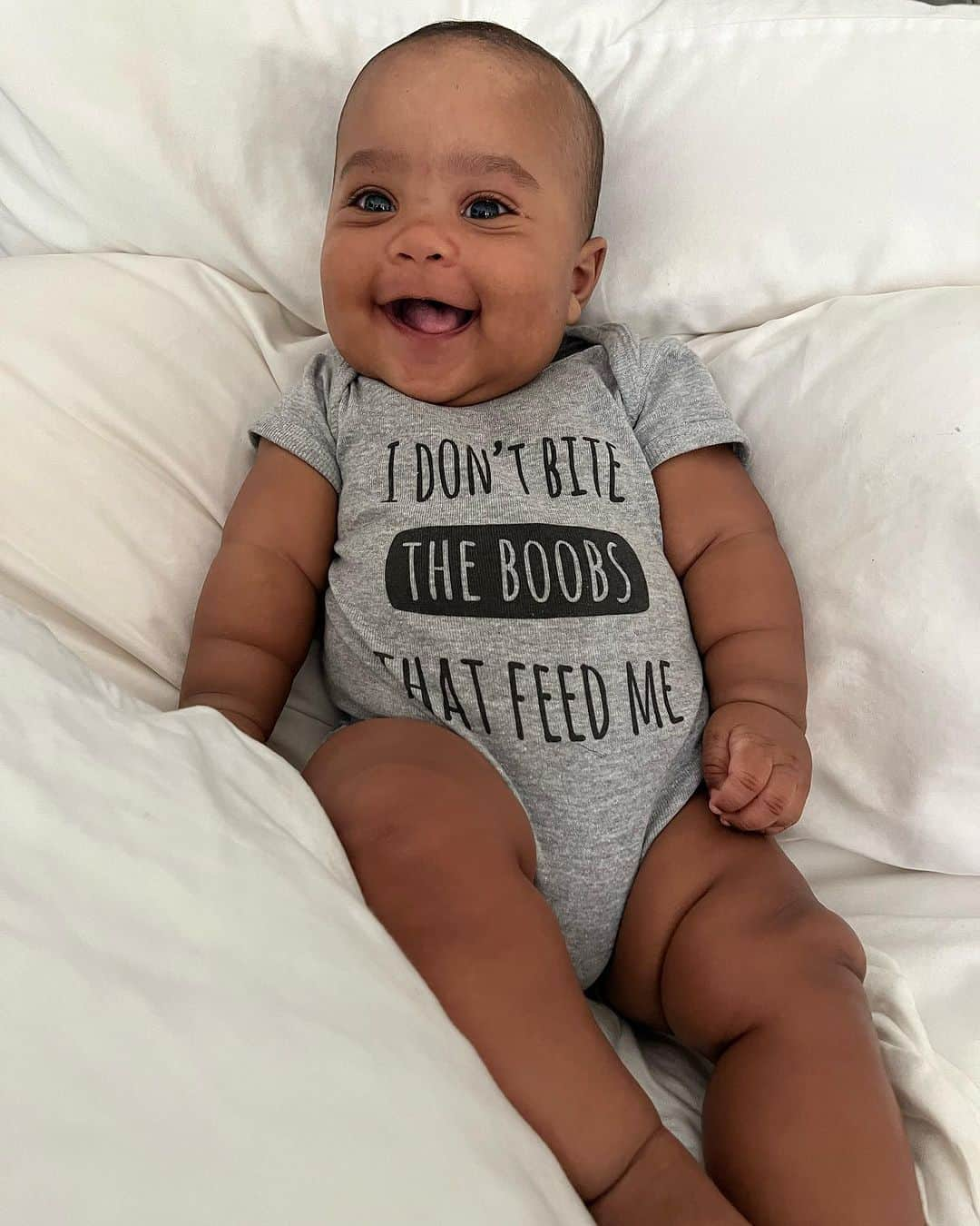 ケシア・ナイト・プリアムさんのインスタグラム写真 - (ケシア・ナイト・プリアムInstagram)「I little morning Sonshine for your timeline!! Thank you Auntie Saki for my onesie ❤️  #KnightJames #Love」9月14日 23時46分 - keshiaknightpulliam